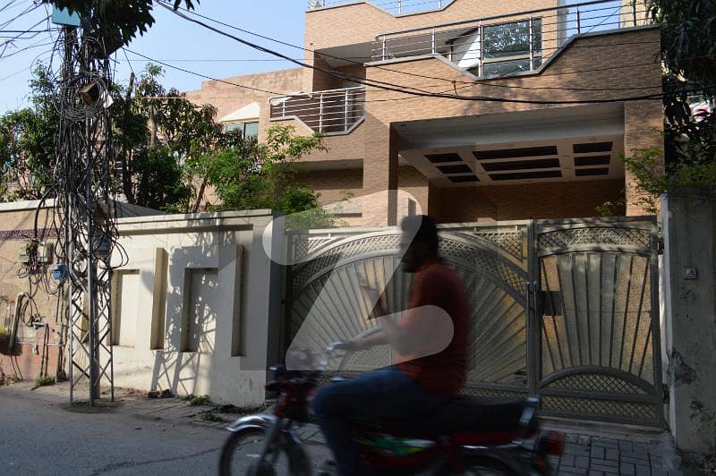 Lion HDB Offer 10 Marla Beautiful House For Sale in Alpine Street