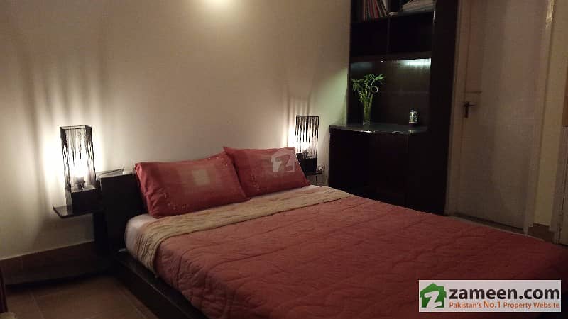 Fully Furnished Executive Room Available For Rent Only For Working