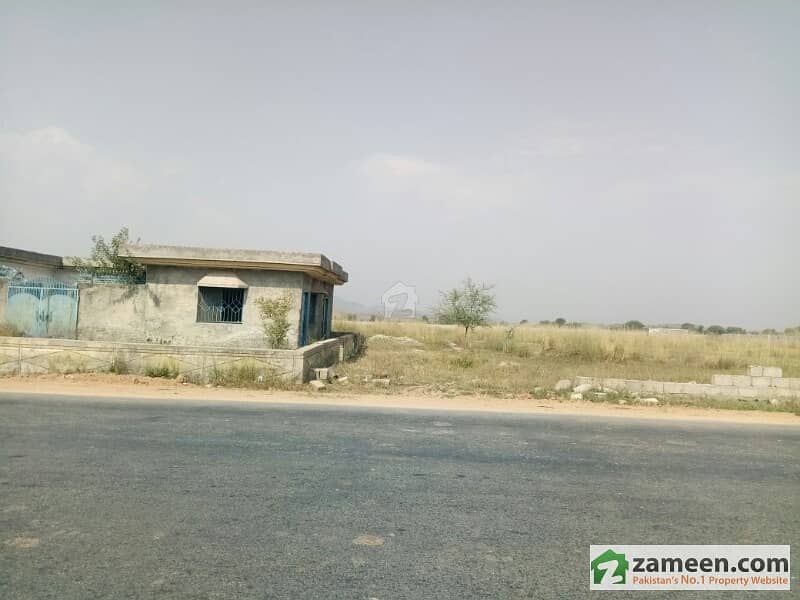 Corner commercial plot front of new general hospital wah cantt Wah Cantt, Wah ID7537607