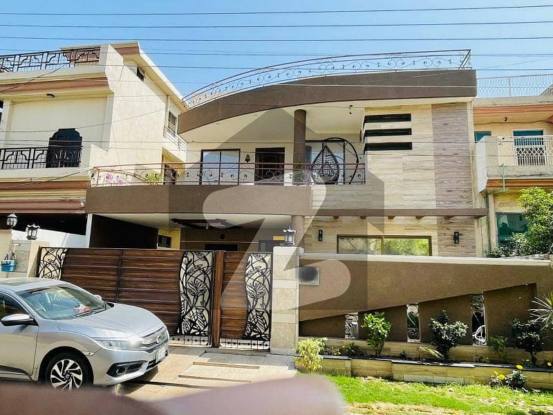 10 Marla Used House For Sale Near To Park Wapda Town, Lahore ID37815280