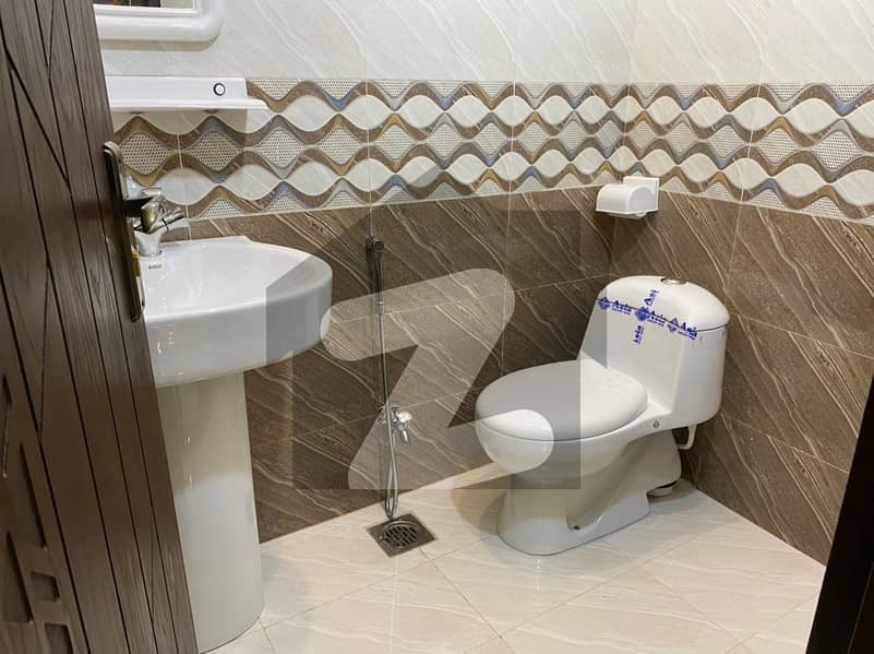 In Model Town House For sale Sized 1 Kanal Model Town, Lahore