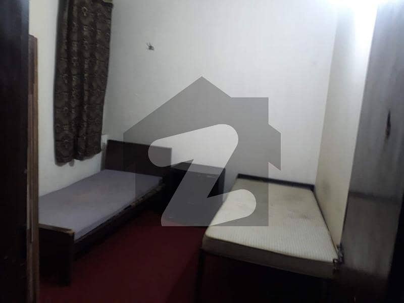 2 Rooms Portion available for rent for working women or small family in Sultan Town Sultan Town