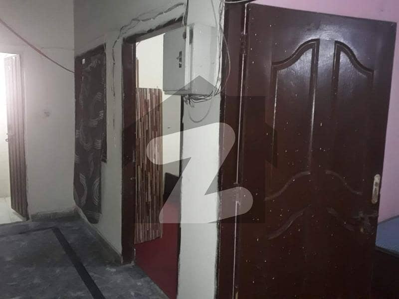 2 Rooms Portion available for rent for working women or small family in Sultan Town Sultan Town
