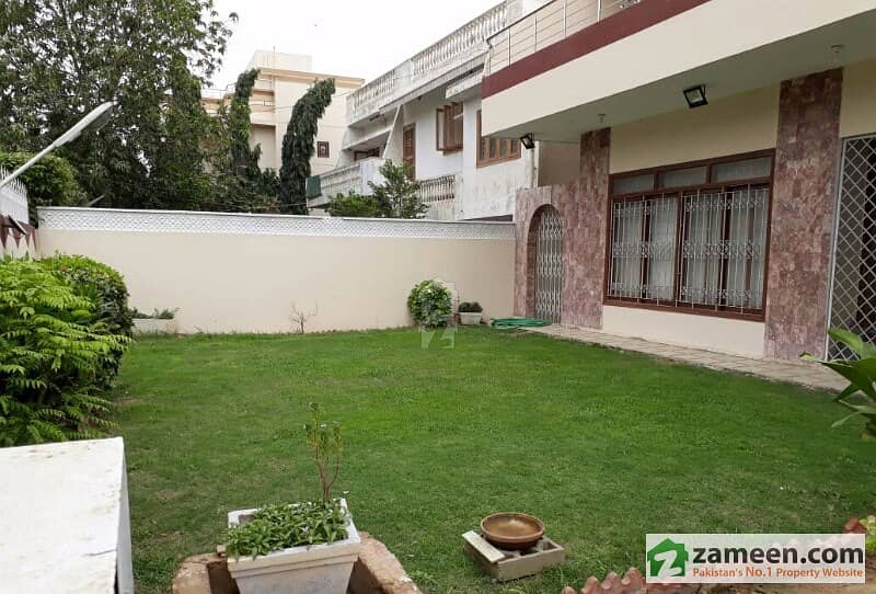400 Yards Corner Bungalow For Sale In Gulshan E Iqbal Block 13/D1