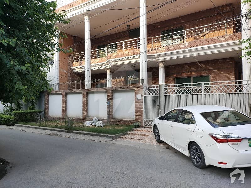 10 Marla House Renovated House With Diyar Wood Doors For Sale Johar Town Phase 2 Block J2