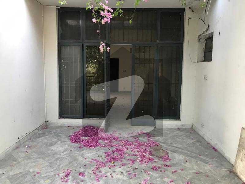 ProminentlyLocated Upper Portion Available In Lawrence Road For Rent