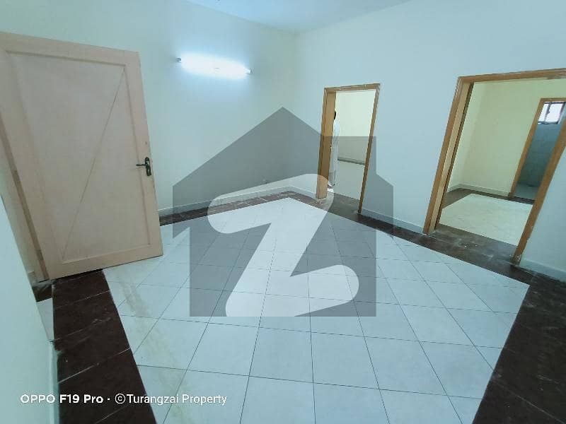 Dean's Complex Board 7 Marla Flat Available For Rent Deans Heights