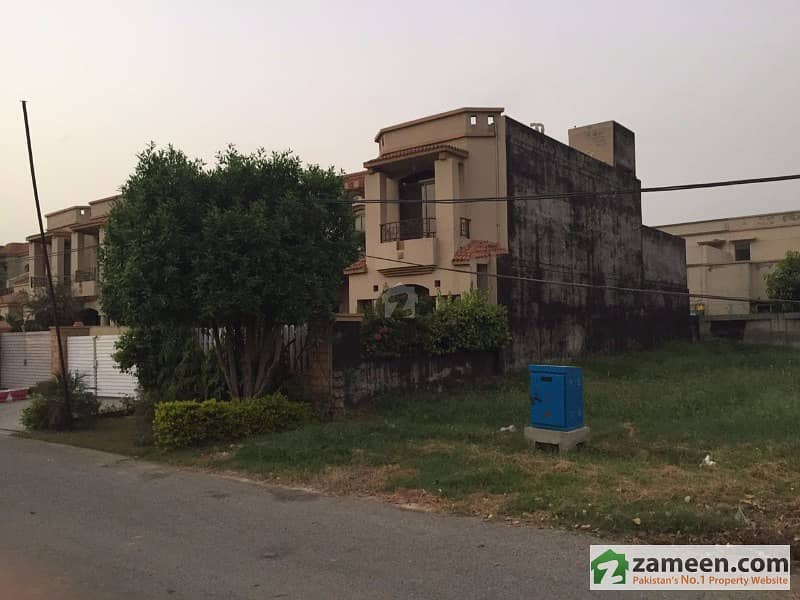 10 Marla Park Facing Plot For Sale Lake City Sector M7, Lake City