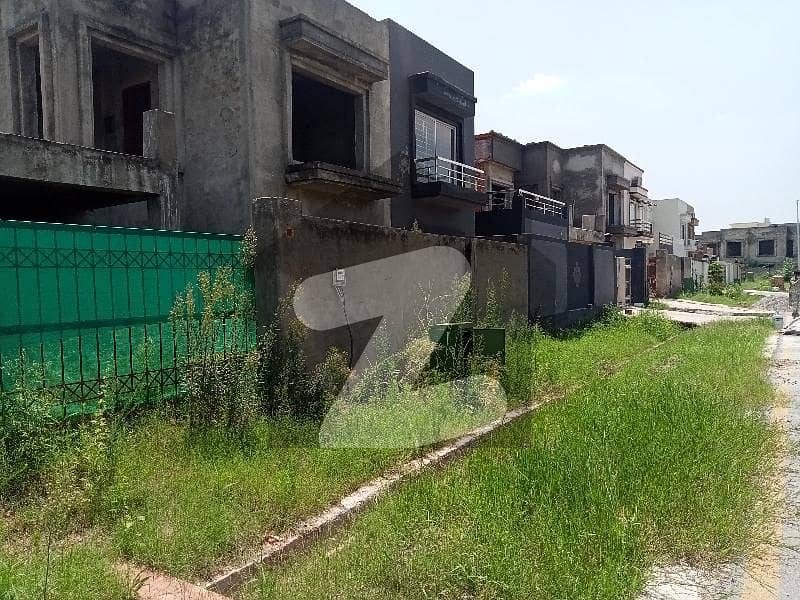 Corner House With Extra Land For Sale Phaf Officer's Residencia Kurri