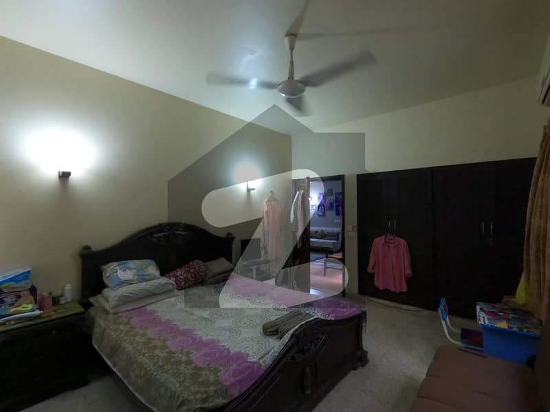 1000 square yards maintain house GulshaneIqbal Block 4, Gulshane