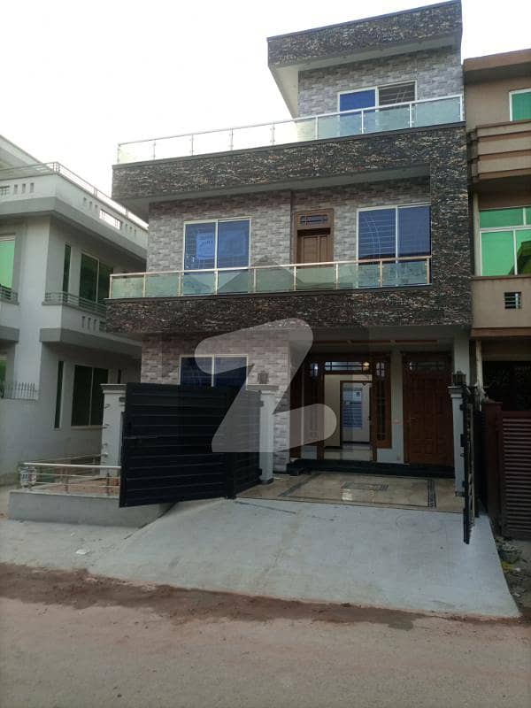 Corner Triple Storey 25x40 House For Sale With 5 Bedrooms In G13