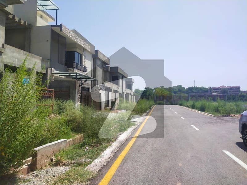 30x60 Grey Structure House Available For Sale PHAF Officers Residencia