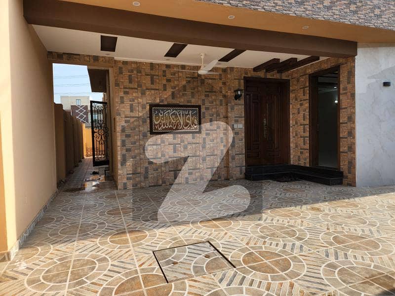10 Marla Beautiful And Luxury Brand New House For Rent Location At