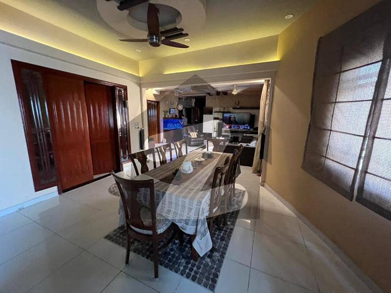 Gulistanejohar block 16First floor with roof300 yards portionCorner GulistaneJauhar Block