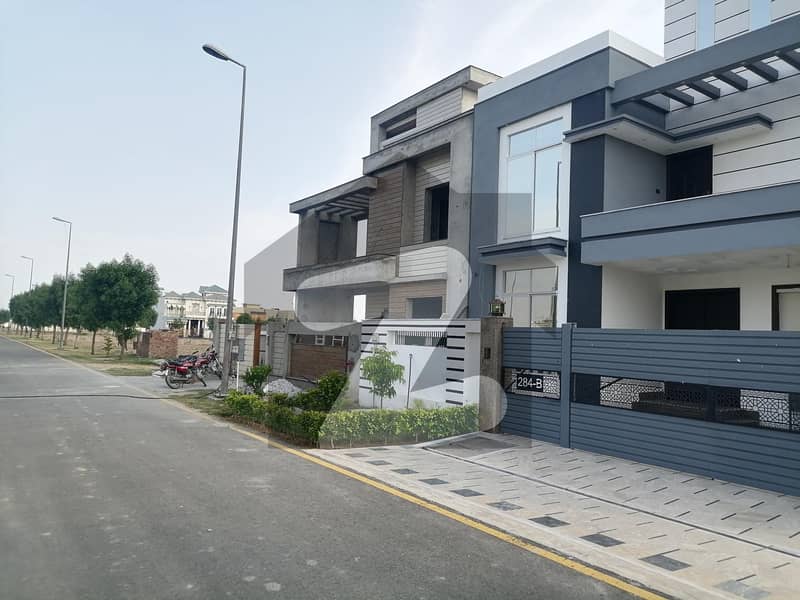 Buy your ideal 10 Marla House in a prime location of Faisalabad Citi