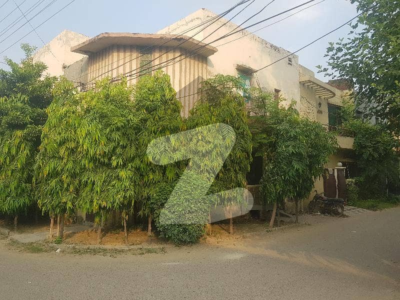 Corner House And Facing Park Garden Town Tariq Block, Garden Town