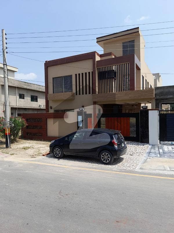 10 Marla New Spanish Design Bungalow for Sale In Central Park Housing