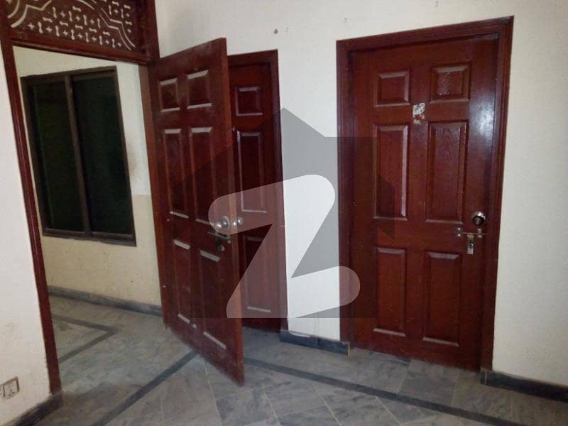 Abasyen University Female Room With 1 Person Rent. 13000 Royal Avenue