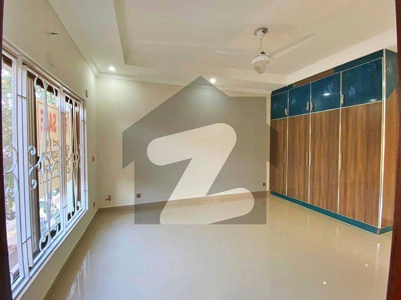 Solid Well Renovated House Perfect Location Very Peacfull Ideal Street