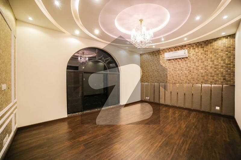 One kanal Slighlty Used Bungalow For Sale Near masjid DHA Phase 6