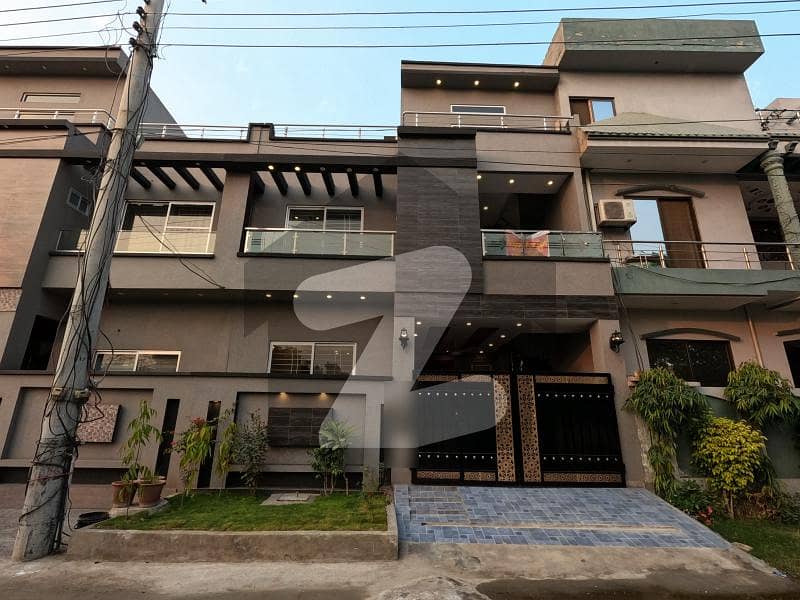 Facing Park 5 Marla House In College Road Of Lahore Is Available For