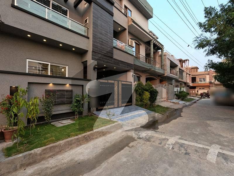 Facing Park 5 Marla House In College Road Of Lahore Is Available For