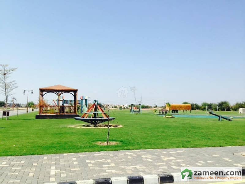 Corner Location Plot Is Available For Sale Lake City Sector M8, Lake