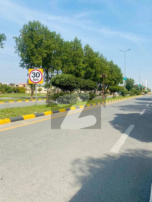 1 KANAL PLOT FOR SALE FACING 2 KANAL (POLE AND WIRE FREE SIDE) IEP Engineers Town Block C2