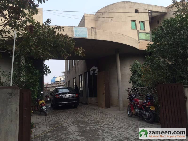 10 Marla House For Rent Direct Approach To Main Road Eden Avenue