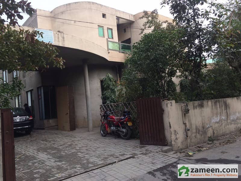 10 Marla House For Rent Direct Approach To Main Road Eden Avenue