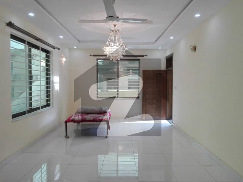 1200 Square Feet Flat For sale In E11 E11, Islamabad ID43120965