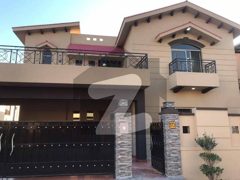 5Marla Brand New House Hot Location Available For Sale In New Lahore