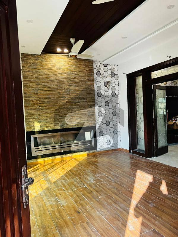 10 Marla House For Rent In Shaheen Block Near To Park Bahria Town