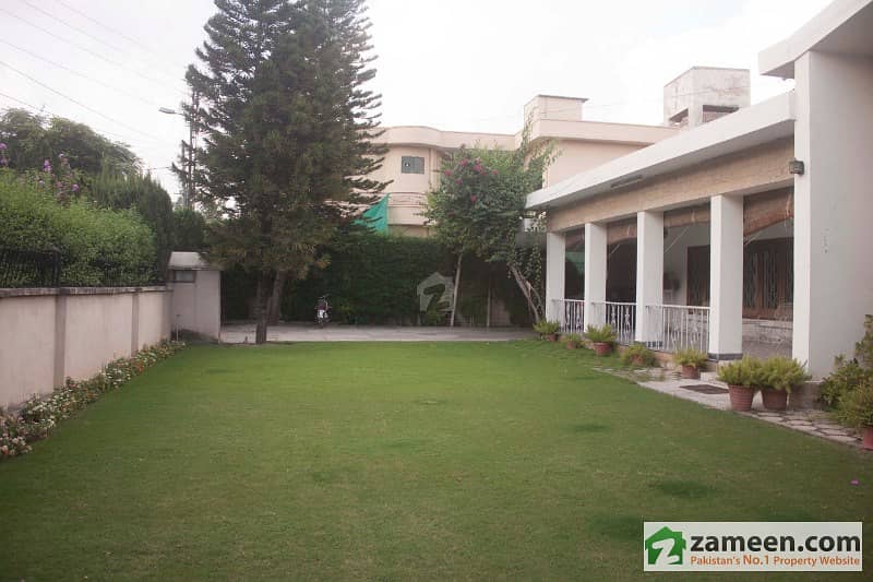 2. 5 Kanal Beautiful Single Storey House In Westridge 1 For Sale