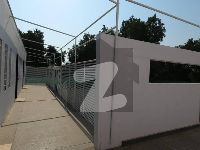 Main Road 14 Rooms School Shape House For Rent In Clifton Block 4