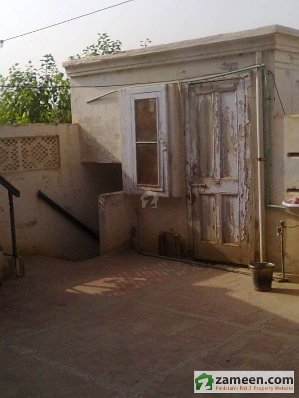 5. 5 Marla Commercial Building For Sale In D. G Khan Block 11, Dera