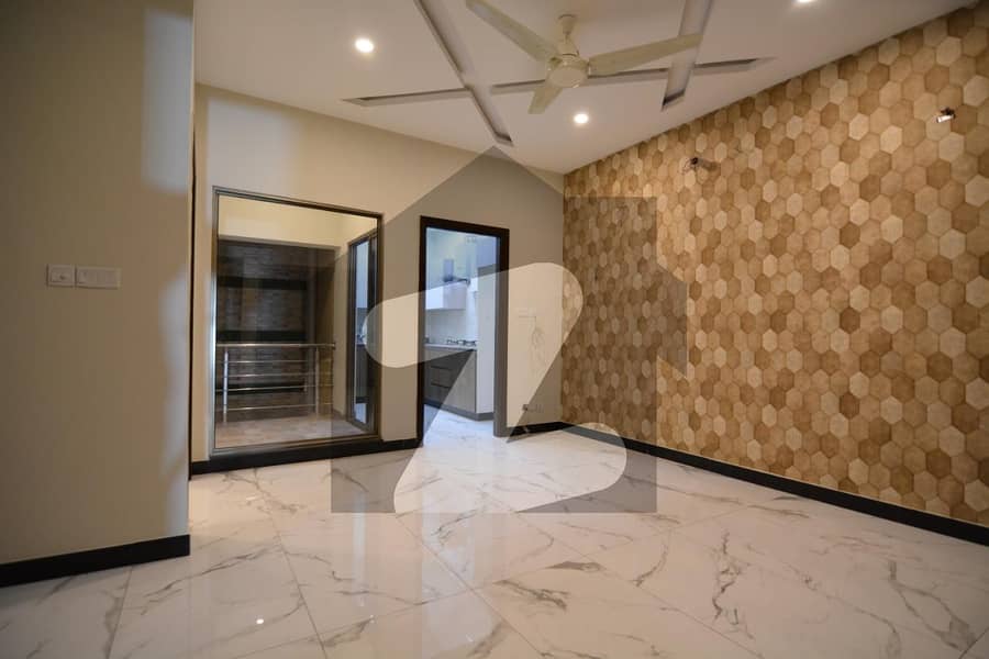 In Park View City Executive Block 5 Marla House For sale Park View