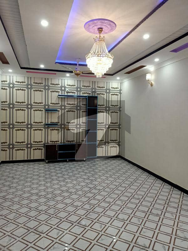 10 Mala Very Beautiful Facing House Floor Lower Portion For Rent