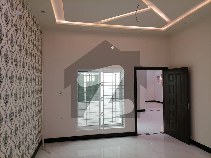 Investors Should rent This House Located Ideally In Crown City Crown