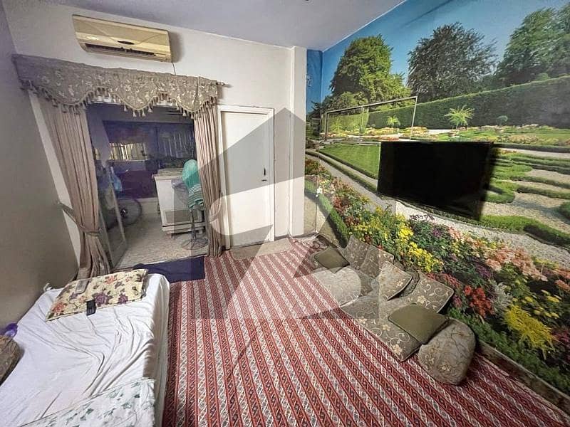 *APARTMENT AVAIL FOR SALE AT MAIN SHAHEED E MILLAT ROAD* Shaheed Millat