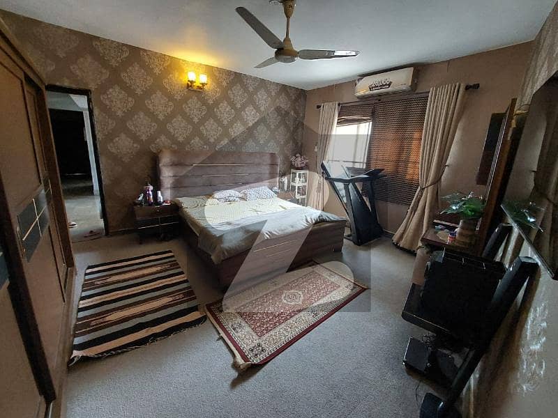 3 Bed Dd With Roof Park Facing Flat For Sale Hill Park, Karachi