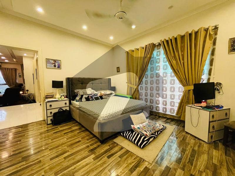 8 Marla House For Sale In 9 Town Dha Lahore Near To Park 70 Feet Road