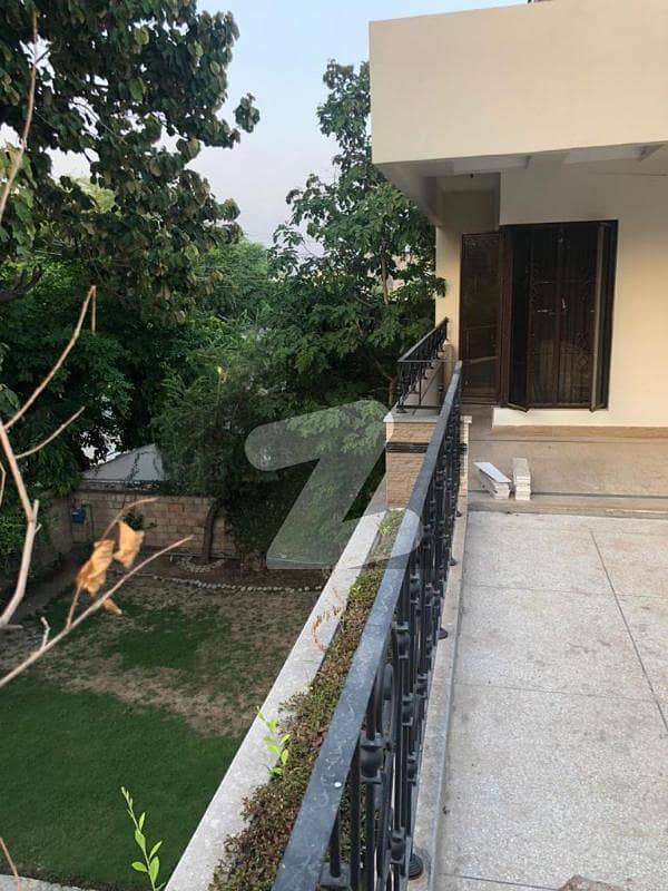 One Bed Room Attached Bath sharing for female in Model Town Model Town