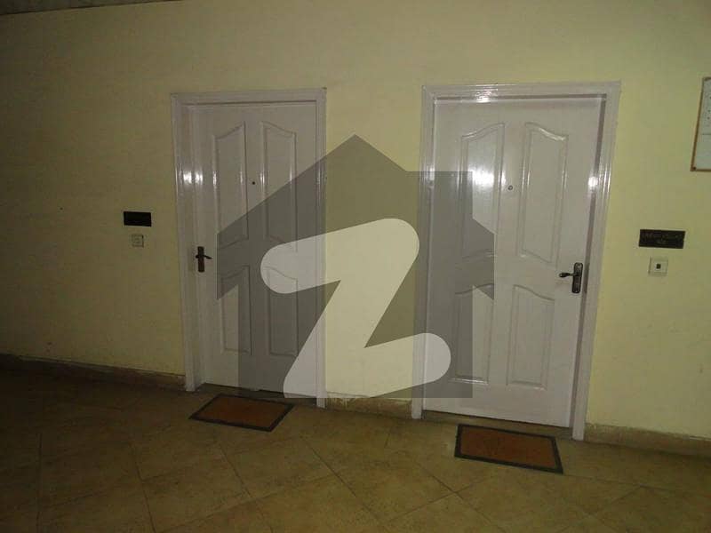 Beautiful Centrally Located Studio Apartment/Flat Garden Town Lhr