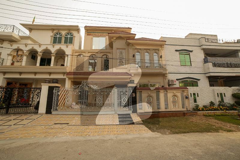 10 Marla Luxury House For Sale In Model Town Hot Location Model Town