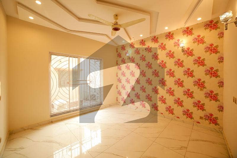 10 Marla Luxury House For Sale In Model Town Hot Location Model Town