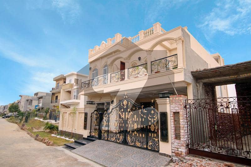 With Roof Top Lawn 10 Marla Triple Storey 6 Beds Bungalow For Sale In Dha Phase 5 Lahore DHA