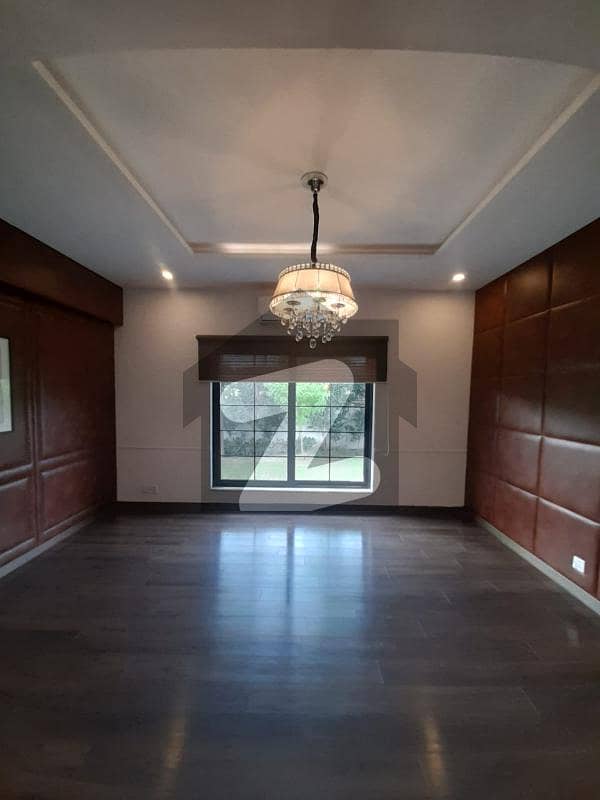 2 Kanal Facing Park And Prime Location Beautiful House For Sale In