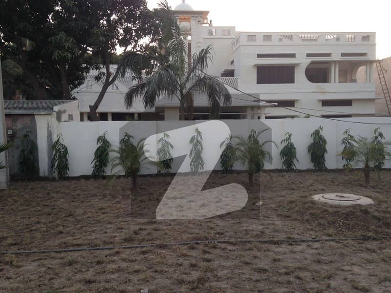Cantt properties offers 84 Marla Double Unit Stunning House for Sale In D Ground Faisalabad D