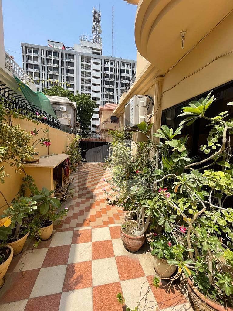250 Yards Beautiful Town House For Sale PECHS Block 6, PECHS, Jamshed